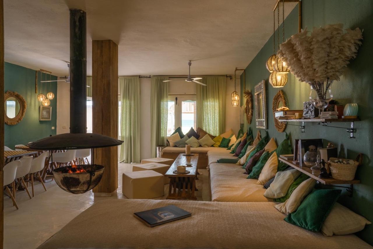 Cheeky Monkey Hotel Ghar el-Melh Екстериор снимка