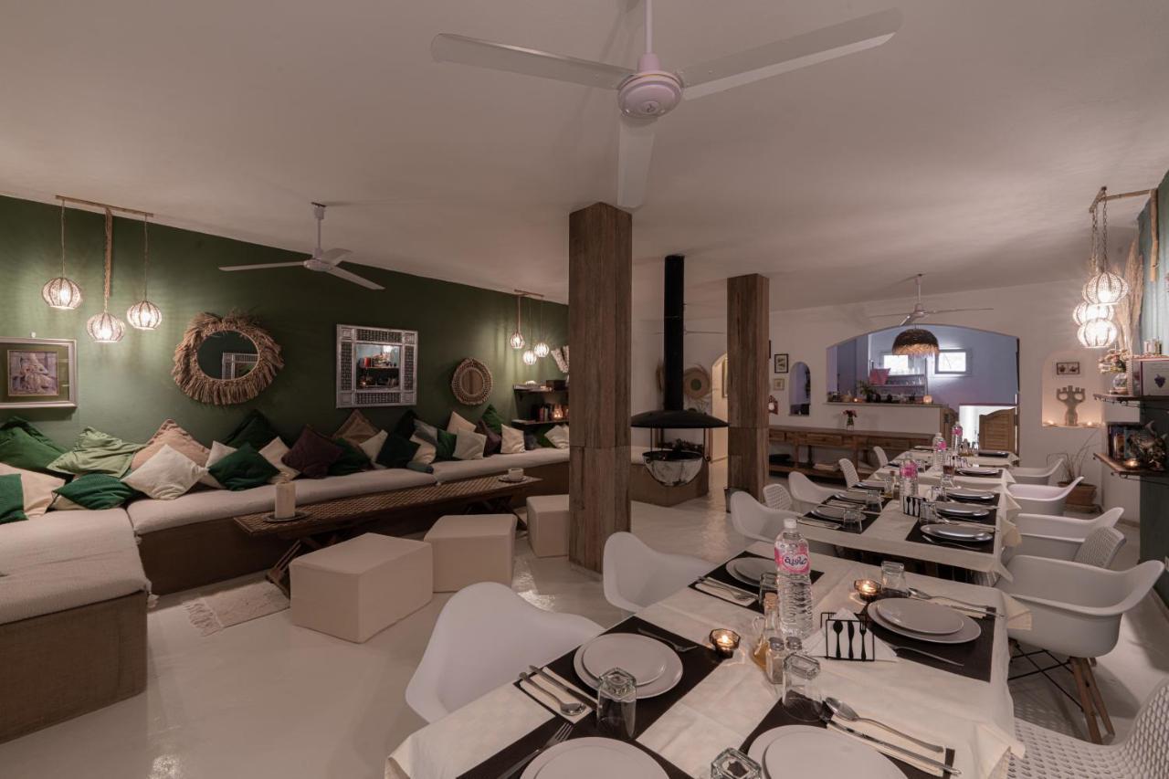 Cheeky Monkey Hotel Ghar el-Melh Екстериор снимка