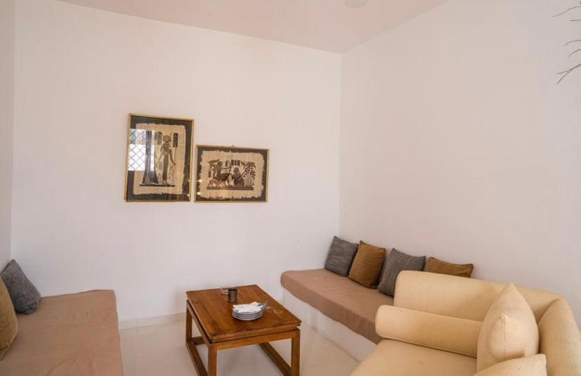 Cheeky Monkey Hotel Ghar el-Melh Екстериор снимка